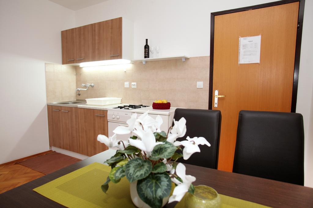 Apartments Victoria Trogir Exterior foto